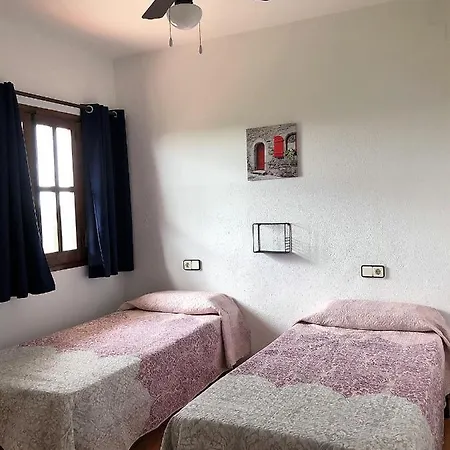 Villa Singular En Salou. Piscina Y Jardin Privados