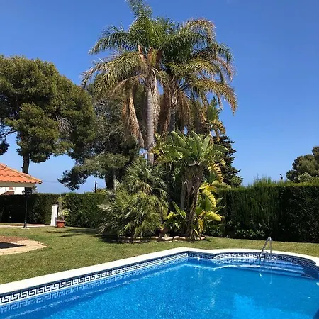 Singular En Salou. Piscina Y Jardin Privados Villa