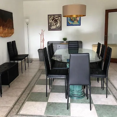 Villa Singular En Salou. Piscina Y Jardin Privados
